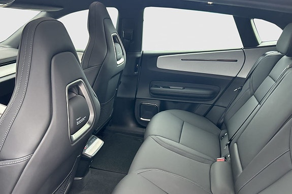 Polestar 4 12 of 15