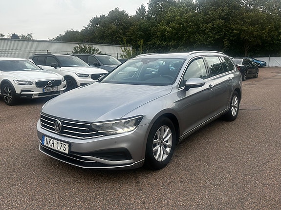 Volkswagen Passat 2 of 13
