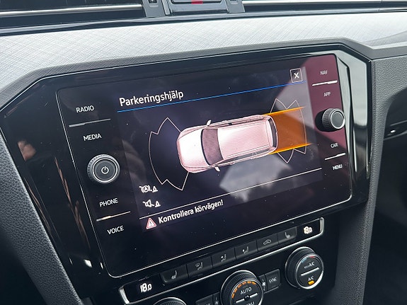 Volkswagen Passat 12 of 13
