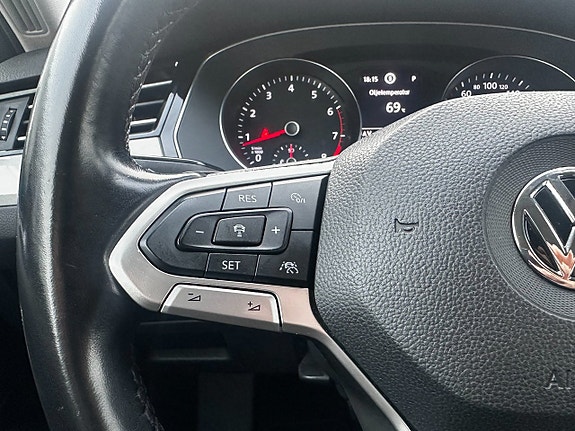 Volkswagen Passat 10 of 13