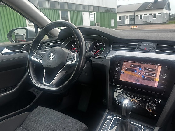 Volkswagen Passat 8 of 13