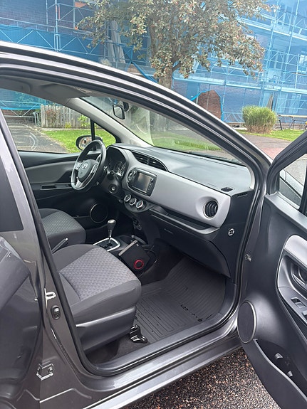 Toyota Yaris 4 of 6
