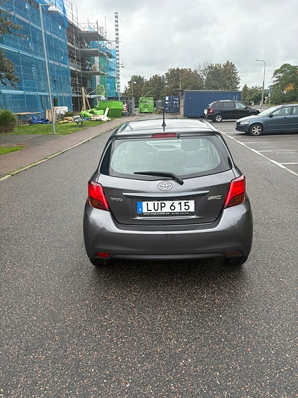 Toyota Yaris 5 of 6