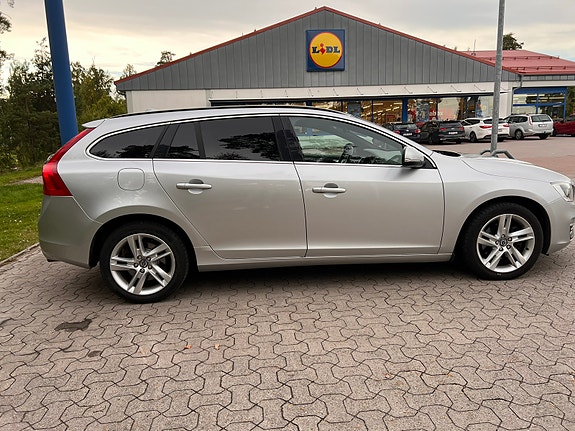 Volvo V60 10 of 12