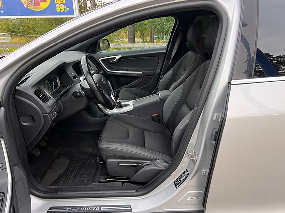Volvo V60 5 of 12