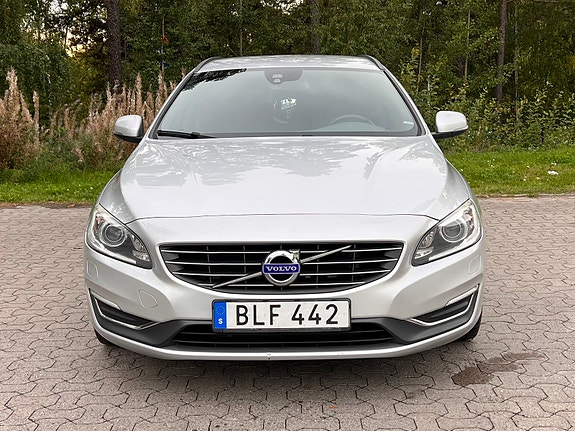 Volvo V60 3 of 12
