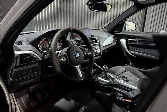 BMW M140i 11 of 23