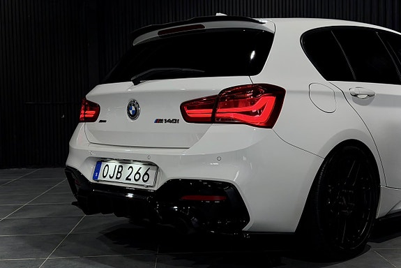 BMW M140i 8 of 23