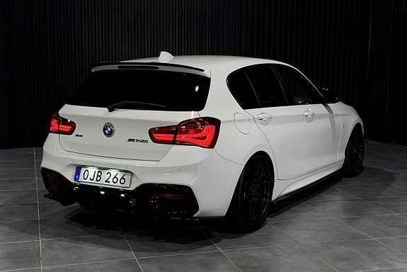 BMW M140i 4 of 23