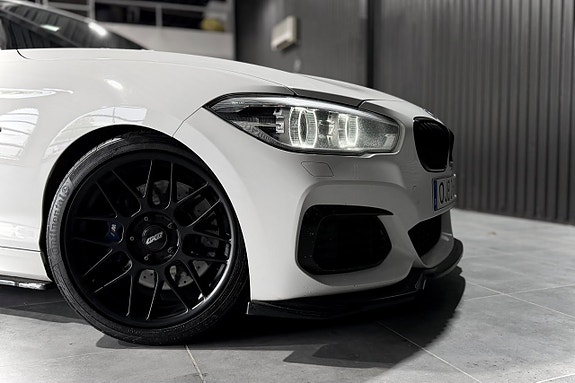 BMW M140i 10 of 23