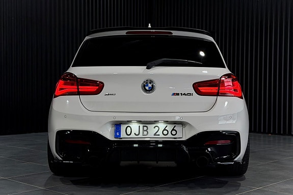BMW M140i 5 of 23