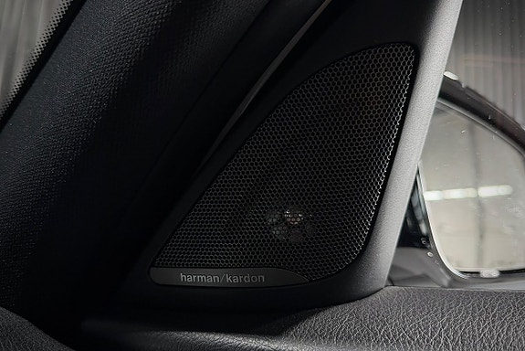BMW M140i 21 of 23