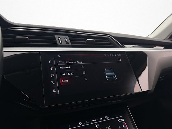 Audi e-tron 23 of 30