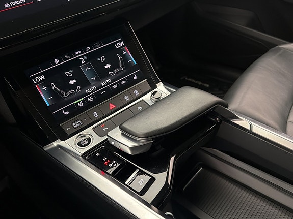 Audi e-tron 27 of 30