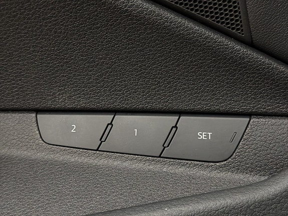 Audi e-tron 29 of 30