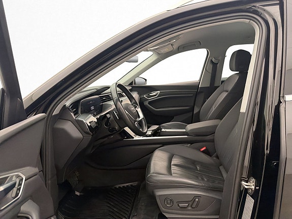 Audi e-tron 12 of 30