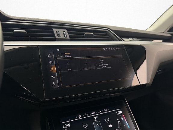 Audi e-tron 24 of 30