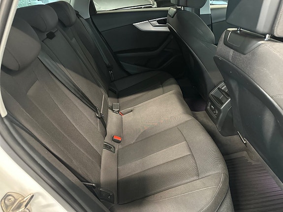 Audi A4 14 of 28