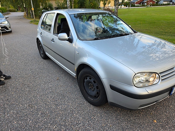 Volkswagen Golf IV 2 of 9
