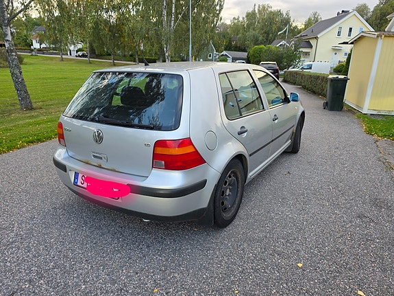 Volkswagen Golf IV 3 of 9