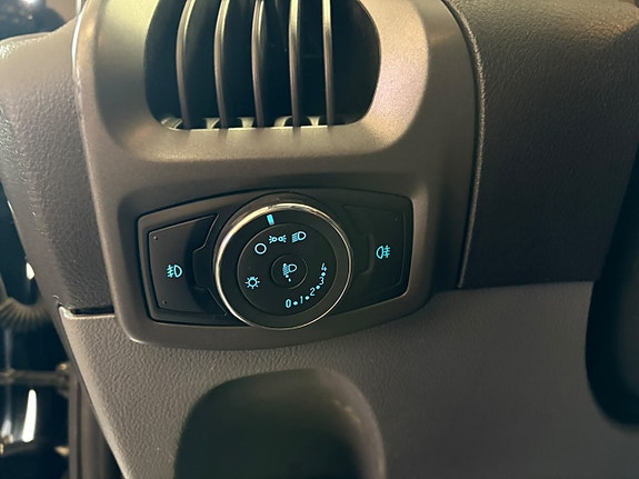 Ford Transit Custom 11 of 14
