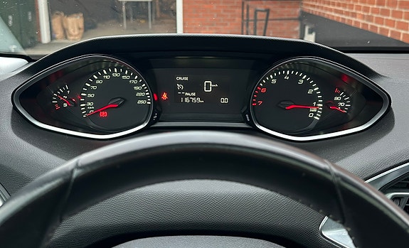 Peugeot 308 4 of 5