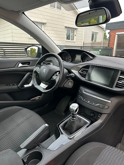 Peugeot 308 3 of 5