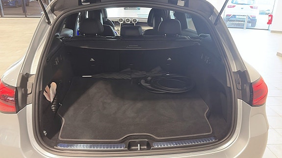 Mercedes-Benz GLC300 5 of 13