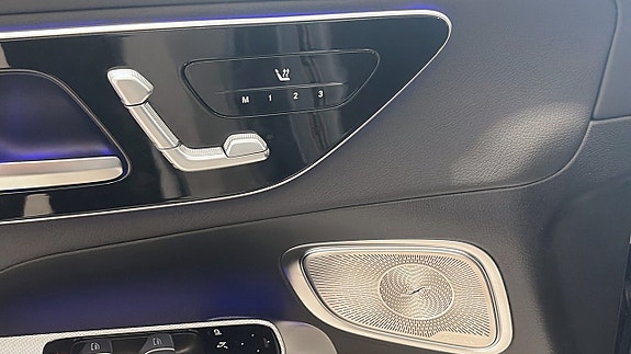 Mercedes-Benz GLC300 9 of 13