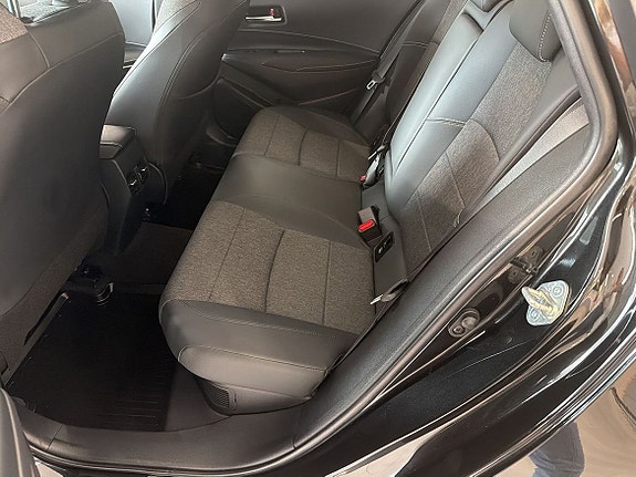 Toyota Corolla 8 of 15
