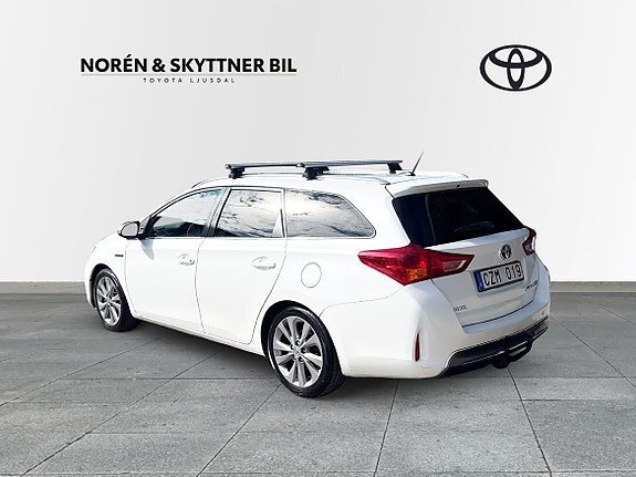 Toyota Auris 2 of 10