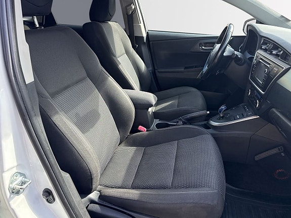 Toyota Auris 6 of 10