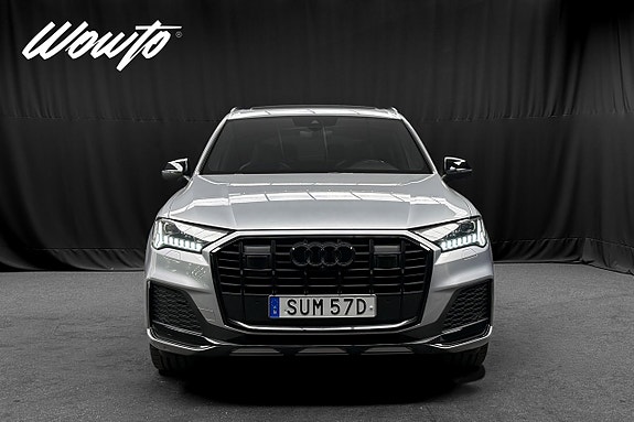 Audi Q7 2 of 23