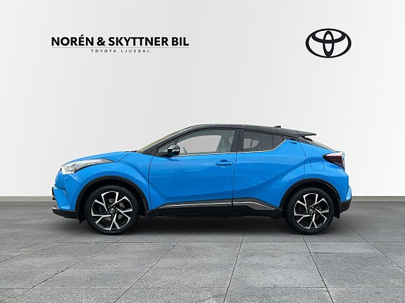 Toyota C-HR 4 of 11