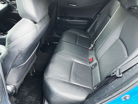 Toyota C-HR 8 of 11