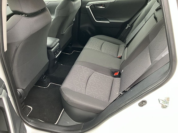 Toyota RAV4 9 of 20