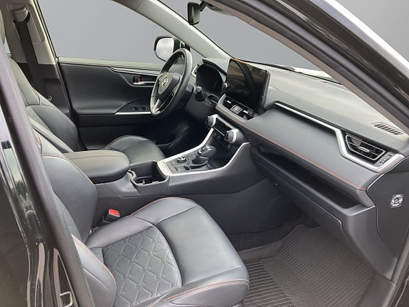 Toyota RAV4 8 of 19