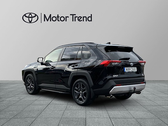 Toyota RAV4 3 of 19
