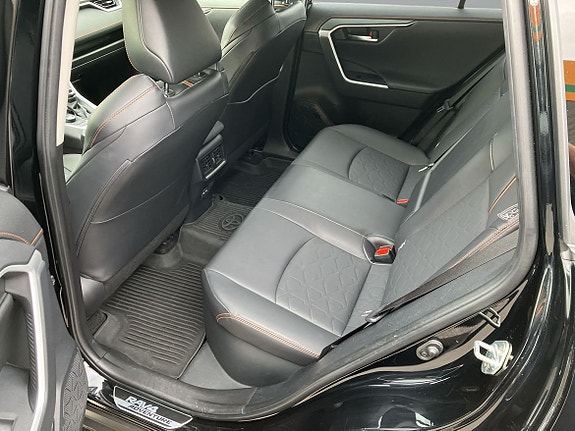 Toyota RAV4 9 of 19