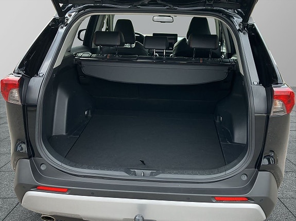 Toyota RAV4 12 of 19