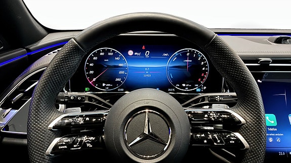Mercedes-Benz E300 de 21 of 25