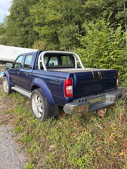 Nissan Navara 2 of 2