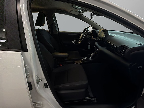 Toyota Yaris 8 of 21