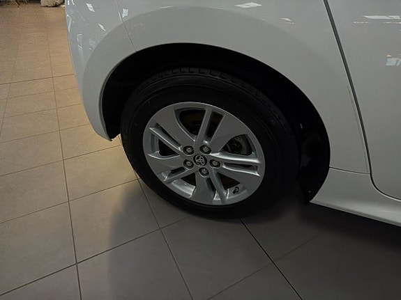 Toyota Yaris 13 of 21
