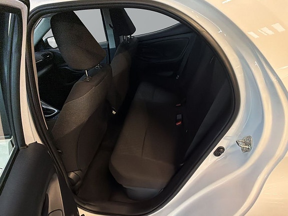 Toyota Yaris 9 of 21