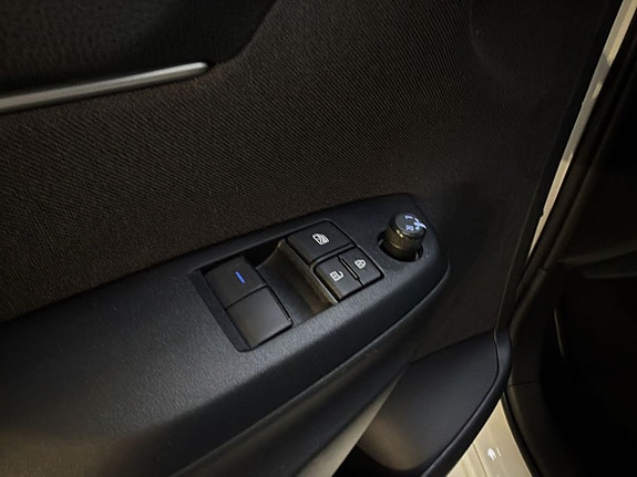 Toyota Yaris 14 of 21