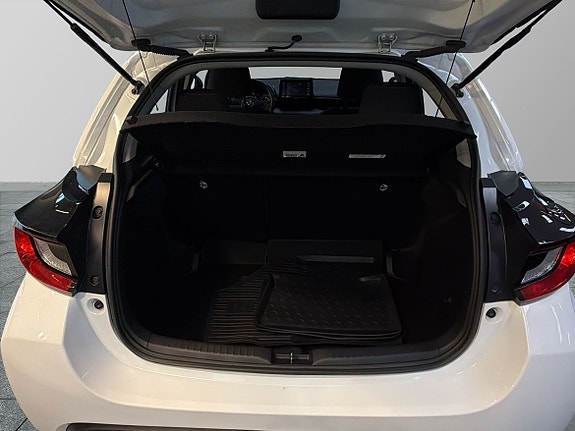 Toyota Yaris 12 of 21