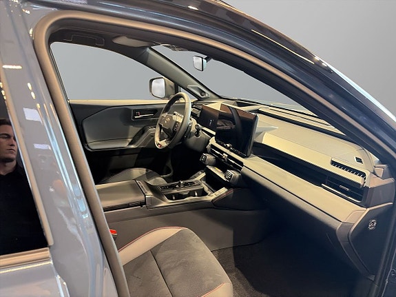 Toyota RAV4 Plug-in Hybrid 6 of 18
