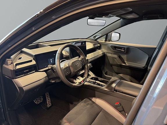 Toyota RAV4 Plug-in Hybrid 7 of 18
