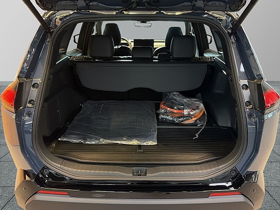Toyota RAV4 Plug-in Hybrid 13 of 18